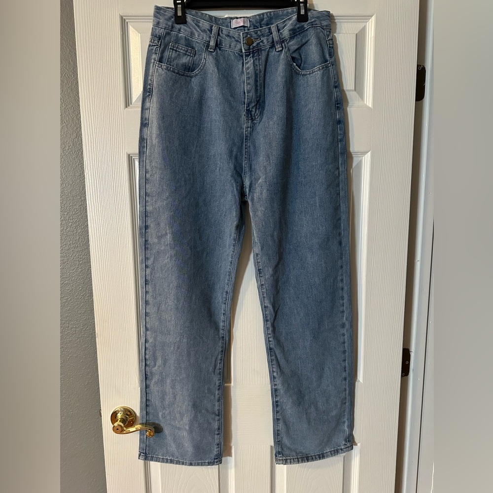 JOSIE HIGH WAISTED MEDIUM
WASH STRAIGHT LEG JEANS